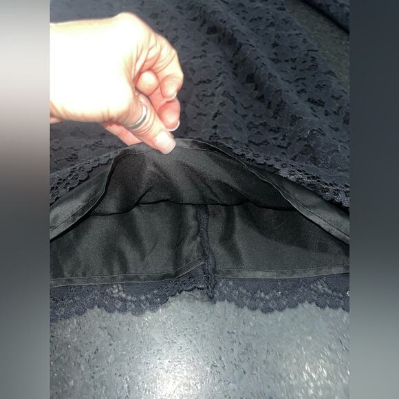 UEC LILLY PULITZER BLACK LACE SCALLOPED HEM DRESS SZ 10 - Picture 6 of 10